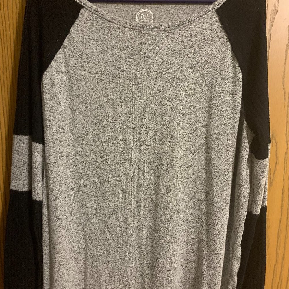Maurices 24/7 black & gray knitted shirt - Med